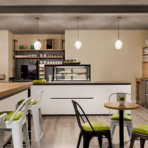 Super 8 By Wyndham Mitte Hotel